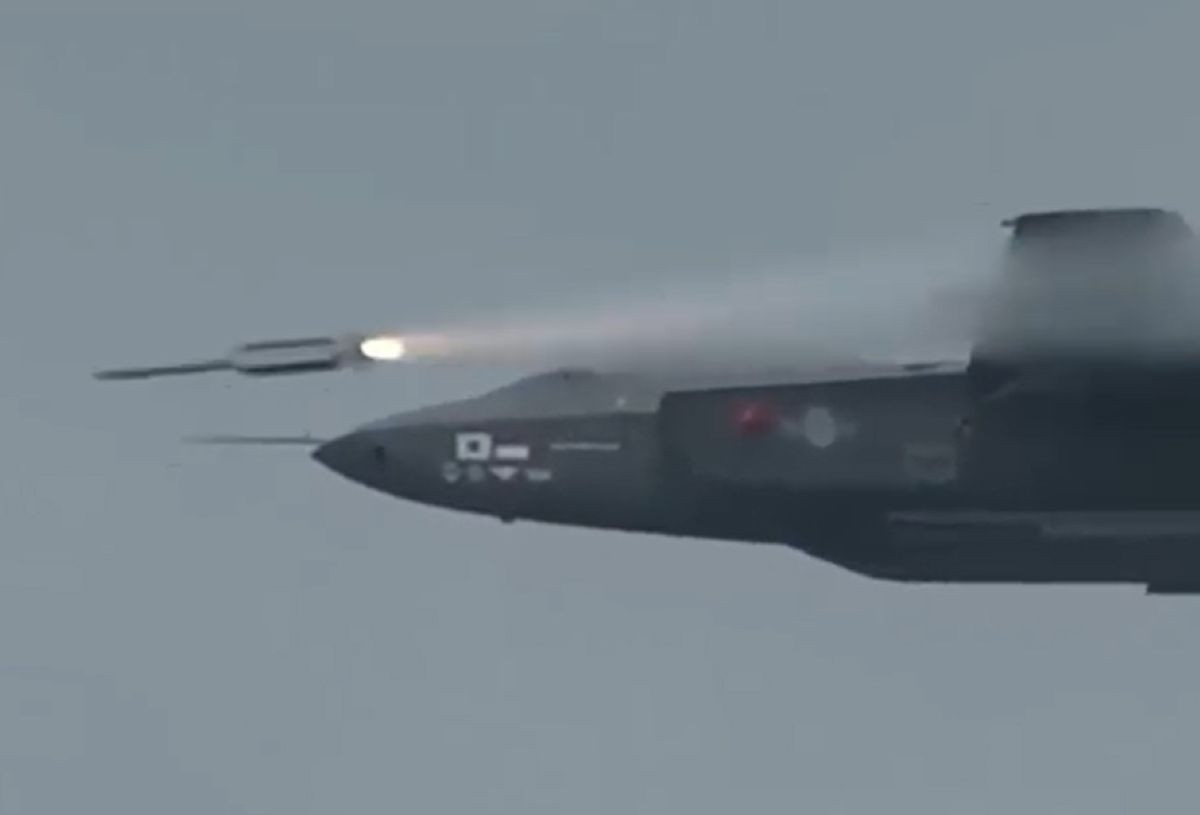 Tiêm kích KF-21 Hàn Quốc từ ‘vua không chiến’ lột xác thành ‘sát thủ’ đa nhiệm