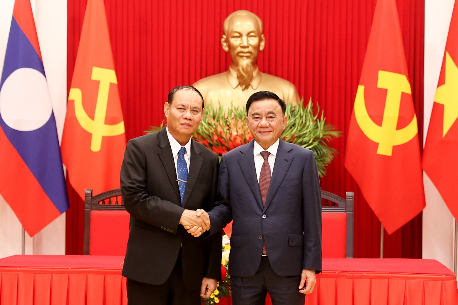 Việt Nam quyết tâm cùng Lào gìn giữ, vun đắp quan hệ hữu nghị vĩ đại