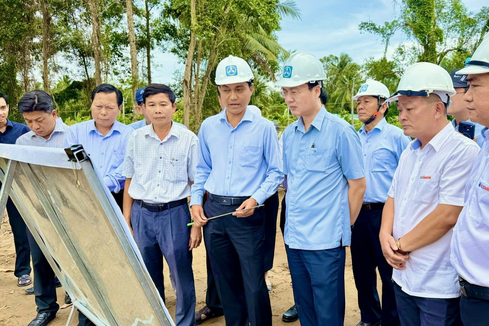Vĩnh Long tăng tốc giải ngân đầu tư công, phấn đấu tăng trưởng hai con số