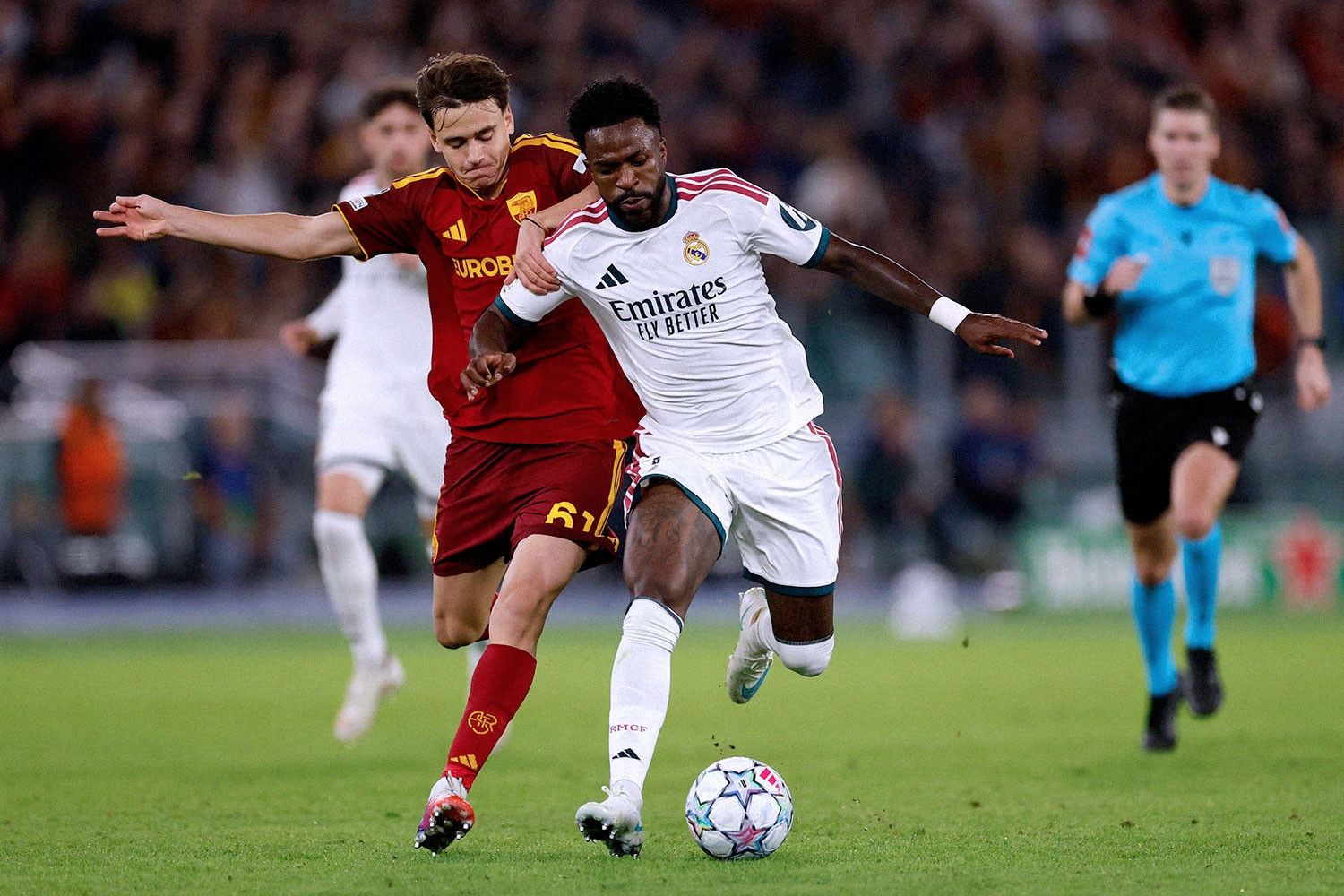 Vinicius bị treo giò 4 trận, gây rối khi Mourinho thay ra