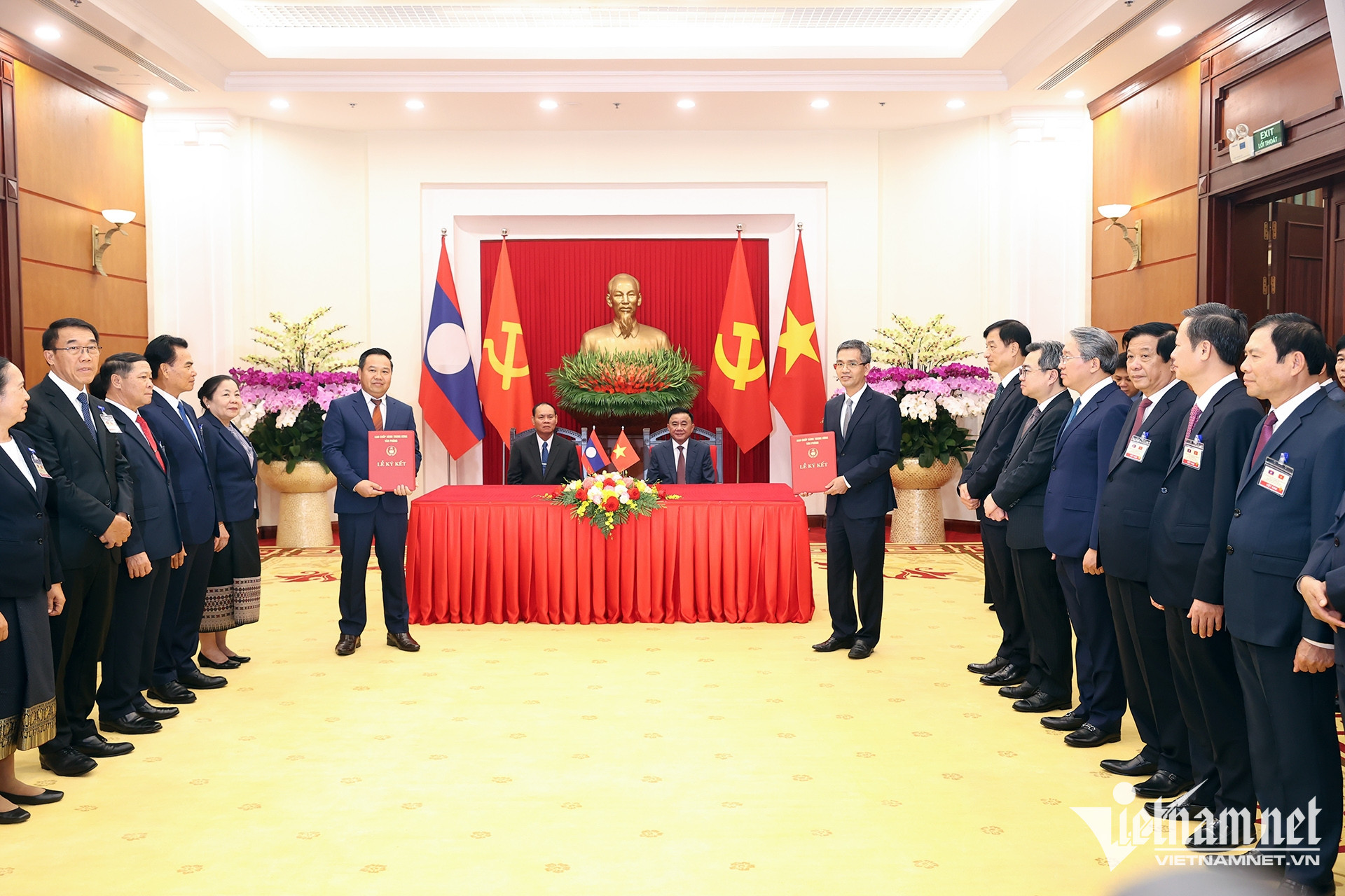 W-Thường trực Ban Bí thư chủ trì Lễ đón chính thức Thường trực Ban Bí thư Trung ương Đảng NDCM Lào.jpg
