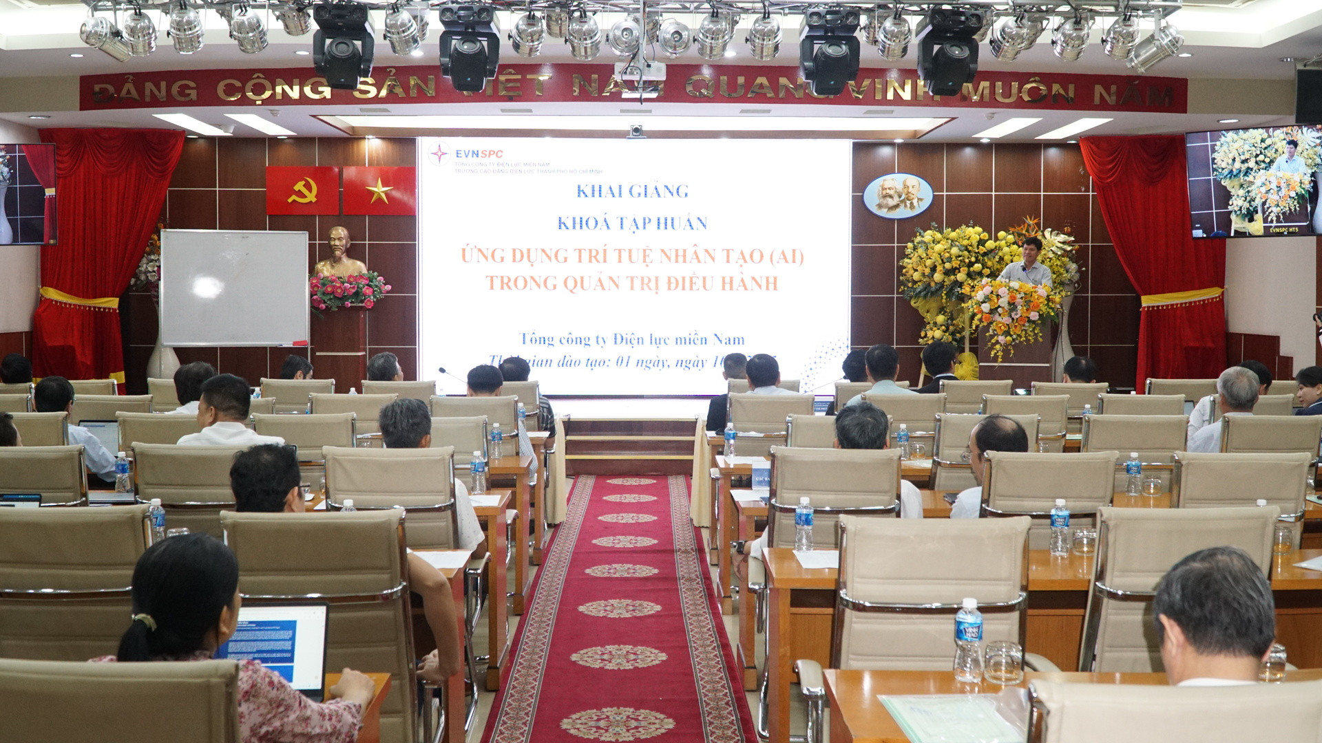 1. EVNSPC tổ chức đào tạo AI cho lãnh đạo.jpg