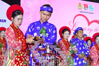 52 cặp đôi dậy từ 2 giờ sáng, đạp xe diễu hành trong ngày cưới đặc biệt ở TPHCM