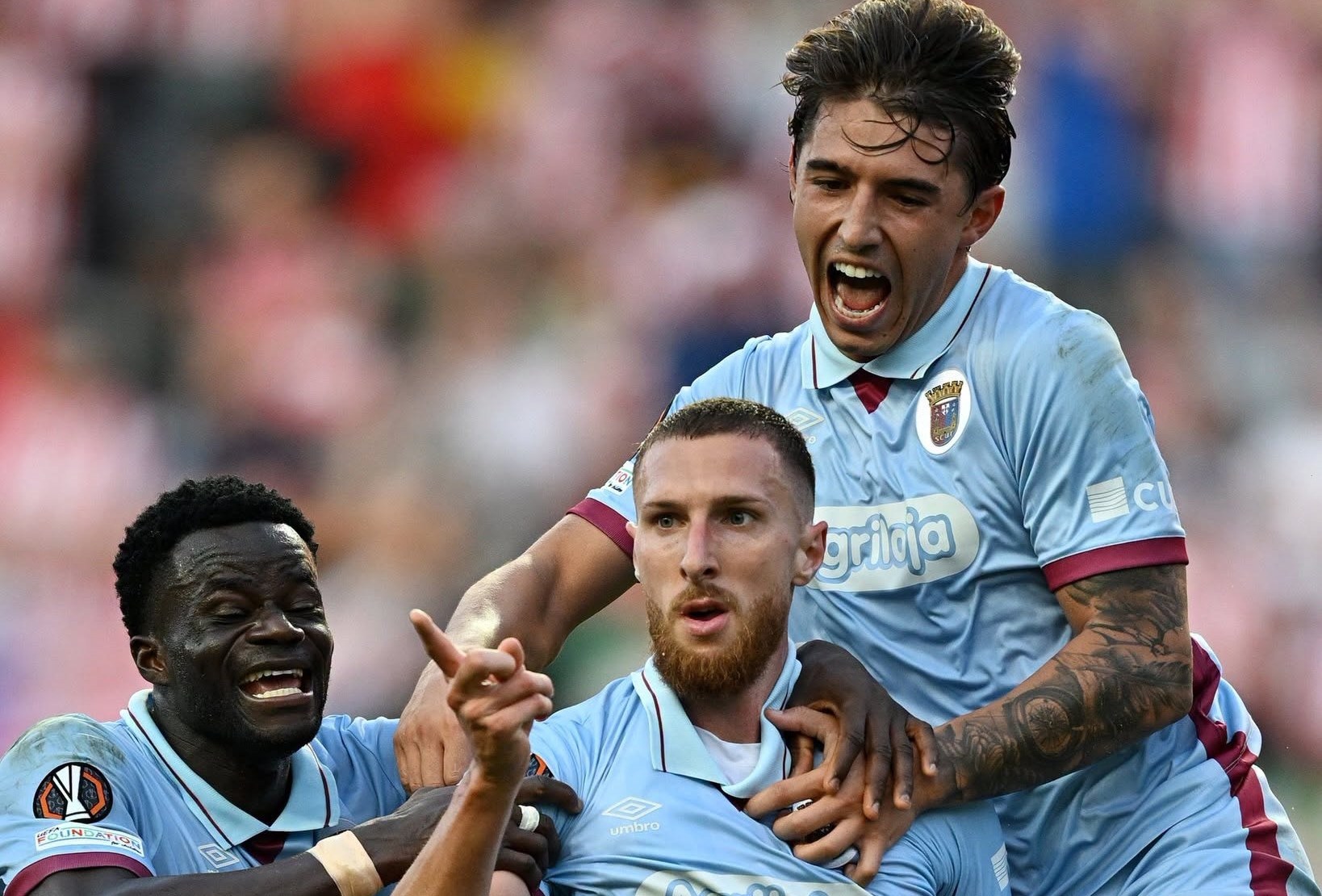 AC Milan và Leverkusen đại thắng, Juventus vượt khó sân khách