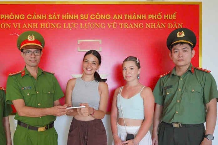 Bị cướp tài sản khi du lịch, nữ du khách Ý được hỗ trợ nhanh chóng