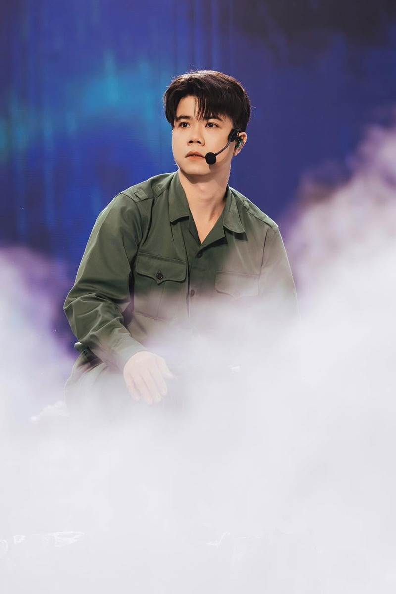 https://static-images.vnncdn.net/vps_images_publish/000001/000003/2026/10/16/dinh-manh-ninh-06-1683.jpg