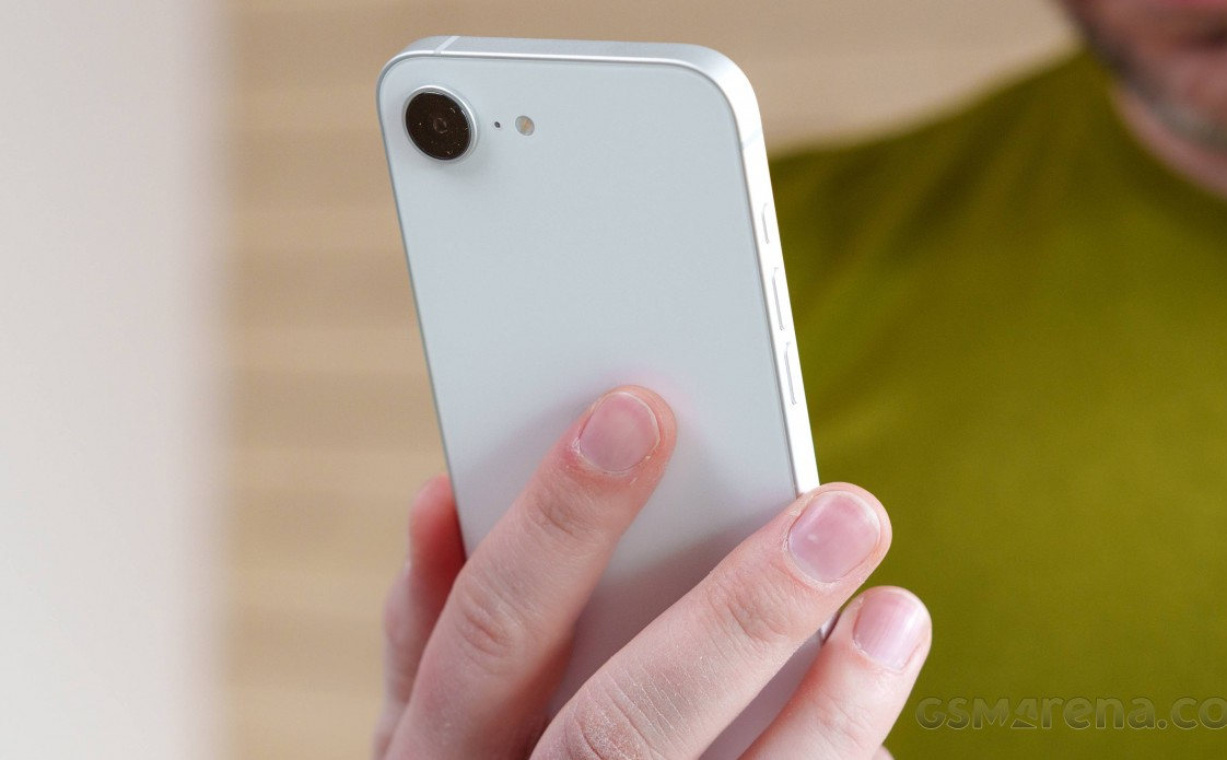 iPhone 16e 6.png