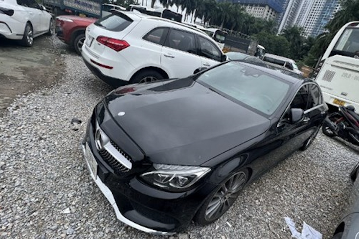 Ngân hàng thanh lý loạt Mercedes-Benz cũ, có xe giá hơn 1,4 tỷ đồng