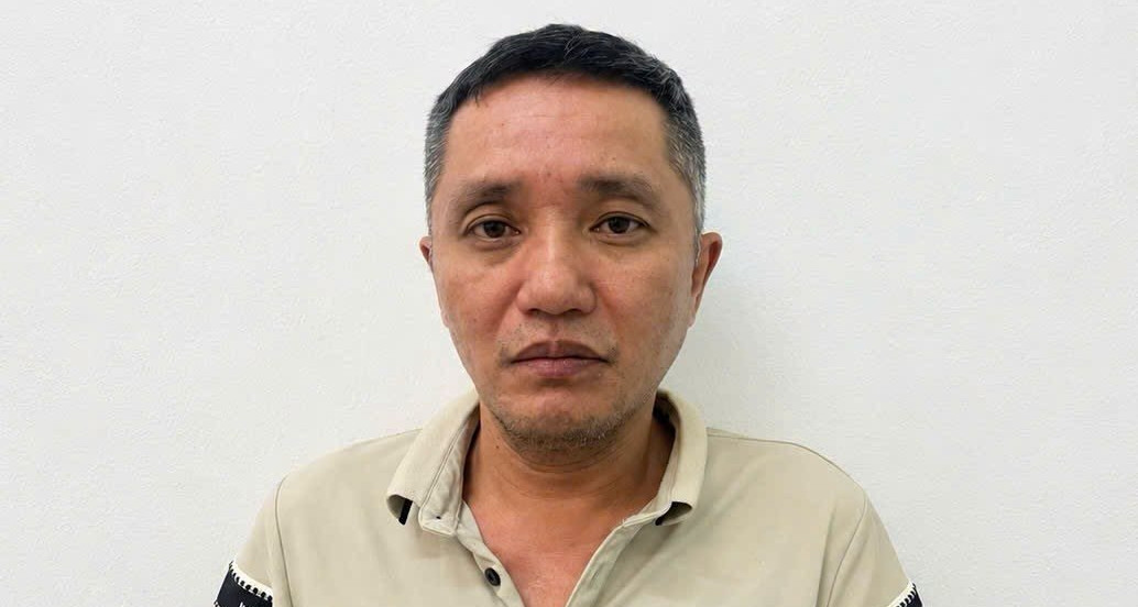 Tạm giữ người đàn ông xăm trổ có 3 tiền án, đập phá ô tô ở Hà Nội