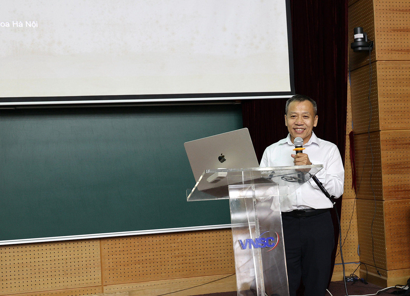 Vu Dinh Hoang.jpg