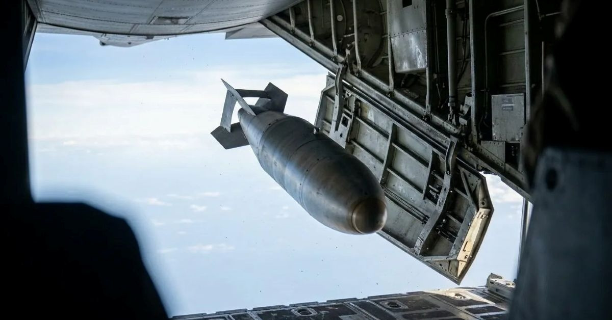 ‘Cha của các loại bom’ FOAB Nga mạnh gấp 4 lần ‘Mẹ của các loại bom’ MOAB Mỹ, nổ ngang 44 tấn TNT