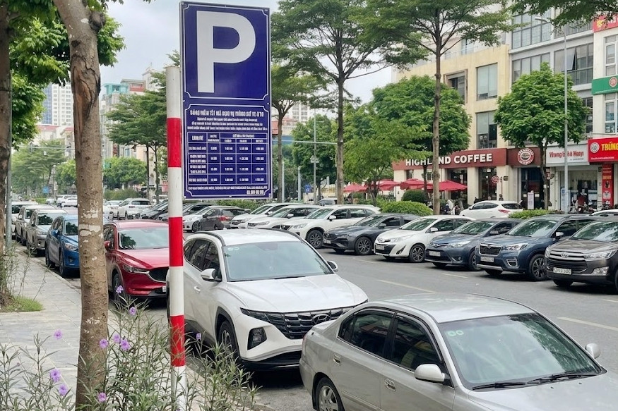 Chi phí 'nuôi' ô tô ngày càng đắt đỏ, chủ xe mất nửa triệu đồng gửi xe mỗi ngày