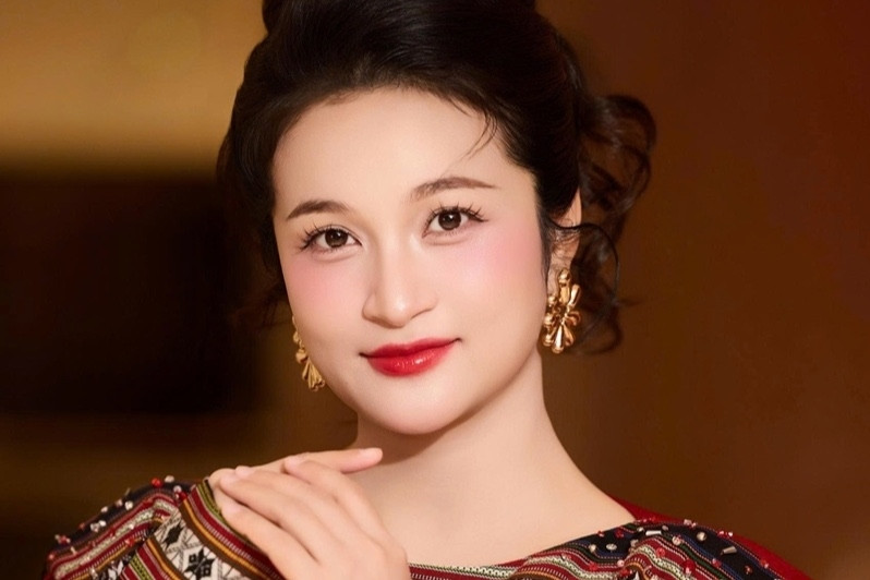 Điều đặc biệt về nữ ca sĩ xinh đẹp, giọng hát cao vút mới được thăng hàm Thiếu tá