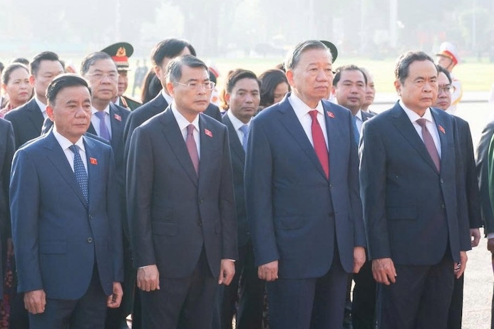 Lãnh đạo Đảng, Nhà nước và đại biểu Quốc hội vào Lăng viếng Chủ tịch Hồ Chí Minh