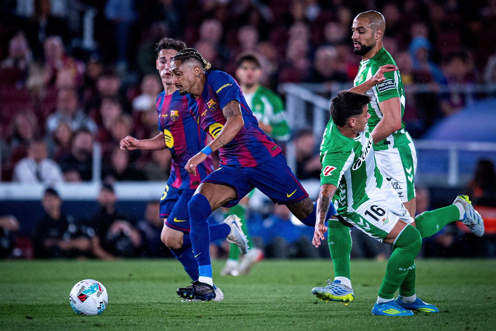 Nhận định bóng đá Betis vs Barca: Chuyến đi bão táp