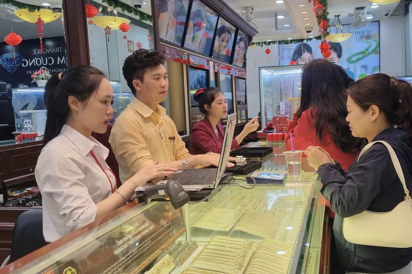 Quy định mới: Mua bán vàng từ 5 triệu đồng phải thanh toán không dùng tiền mặt