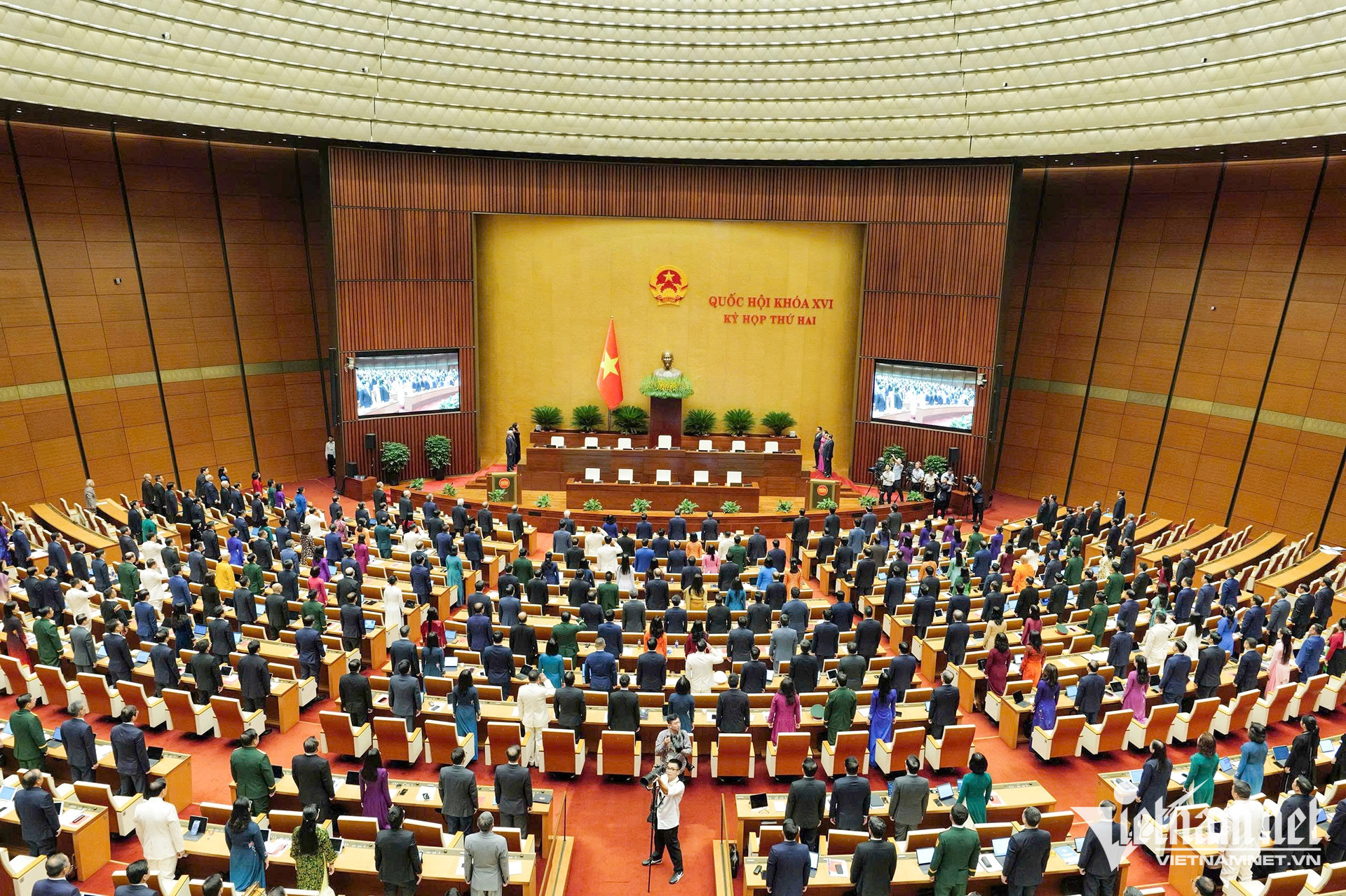 W-Khai mạc  2.jpg