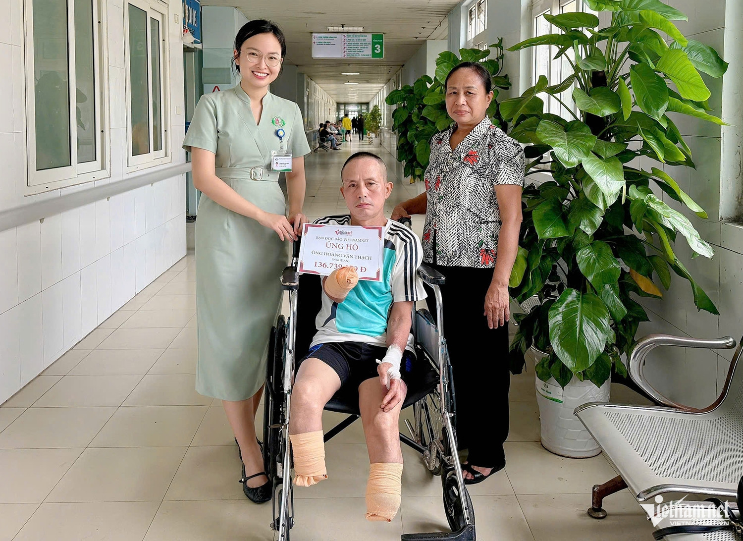 W-trao tiền ông Thạch.jpg