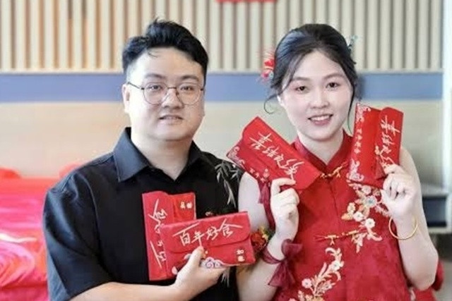 Xôn xao đám cưới đãi cua hoàng đế, lì xì khách hàng trăm triệu đồng