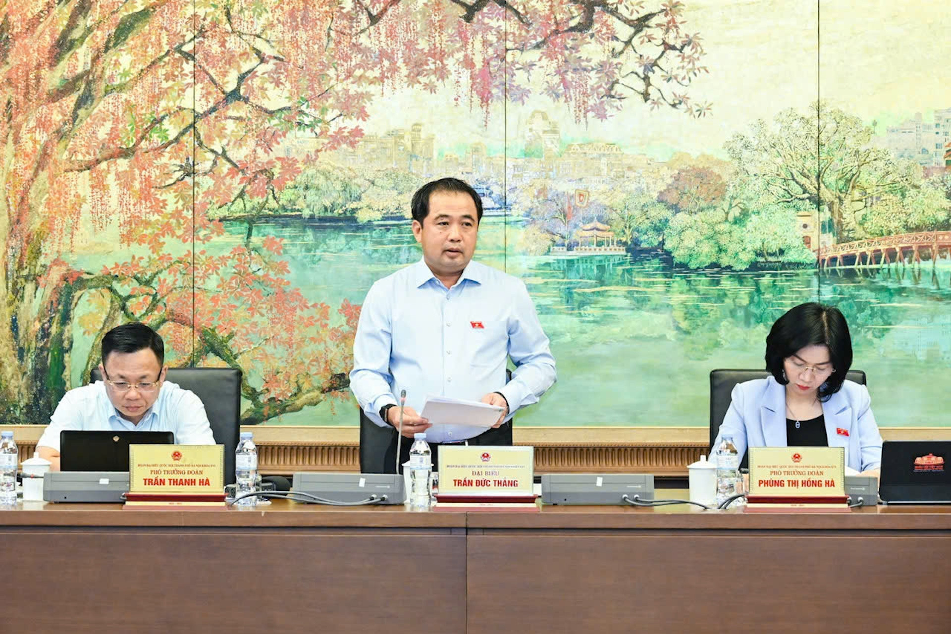 Bí thư Hà Nội đề nghị đại biểu hiến kế để 'thành phố của chúng ta' tăng trưởng hai con số