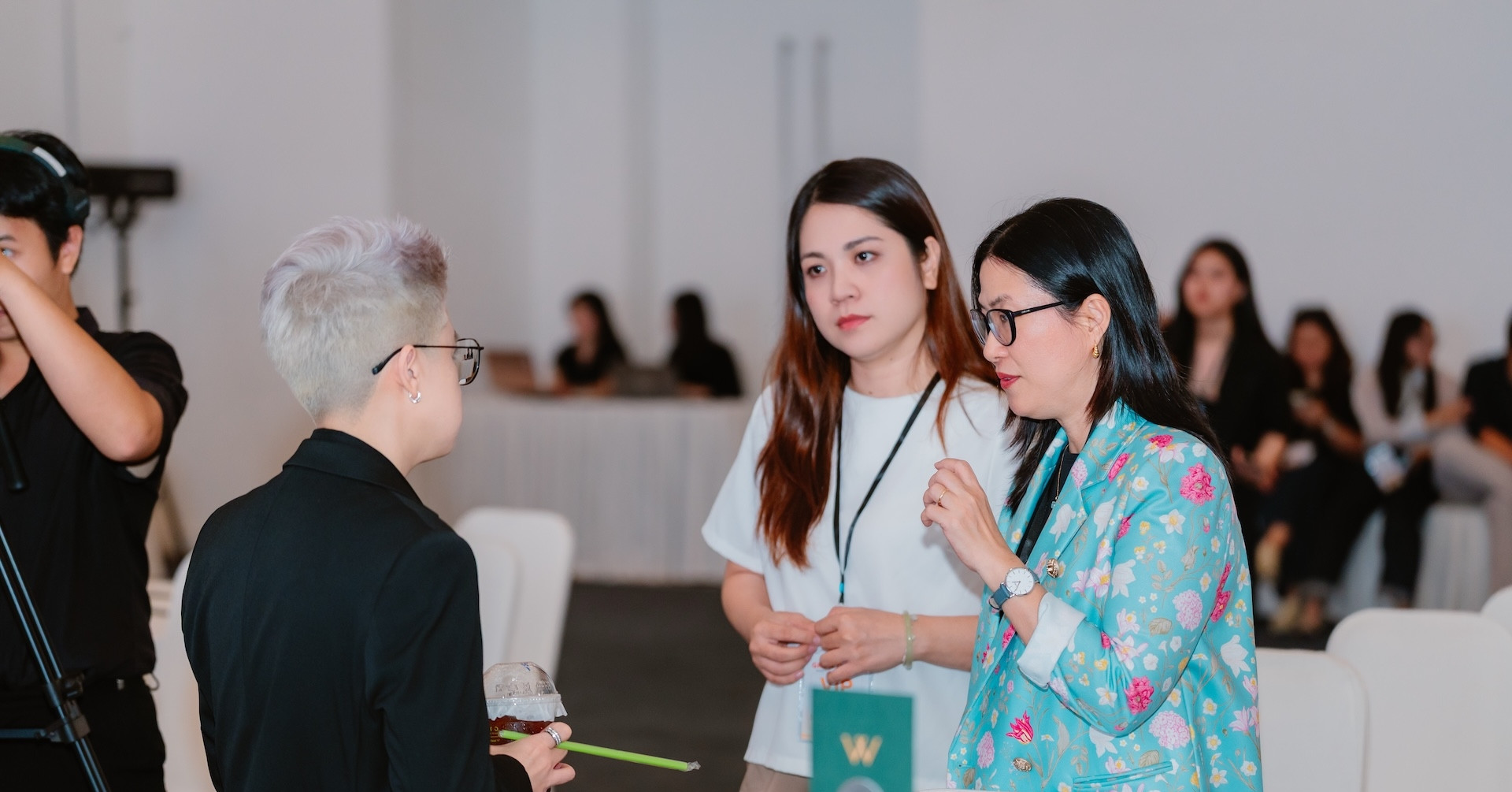 Bớt lệ thuộc "chiến thần" livestream, DN mở kênh bán hàng từ chính nhân viên