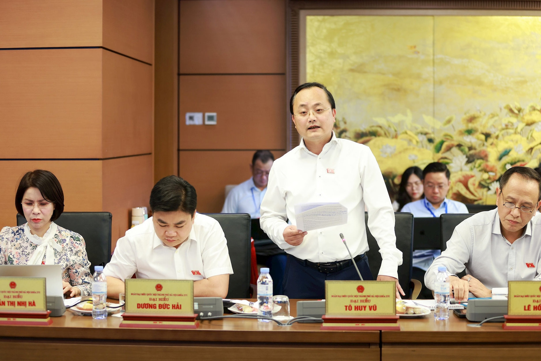 'Hạ lãi suất không chỉ là vấn đề cạnh tranh giữa các ngân hàng'