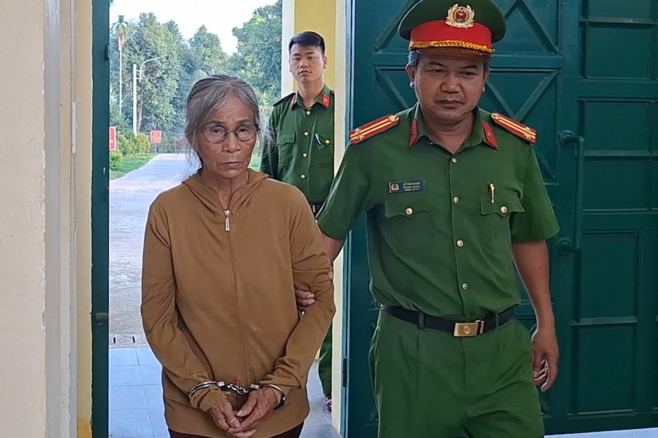 Sát hại bạn thân cướp vàng, người phụ nữ trốn trại 43 năm rồi đổi tên, lập gia đình