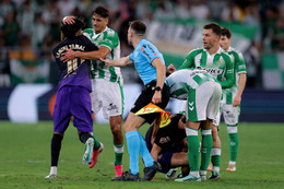 https://static-images.vnncdn.net/vps_images_publish/000001/000003/2026/10/18/yamal-facundo-betis-barca-55.jpg