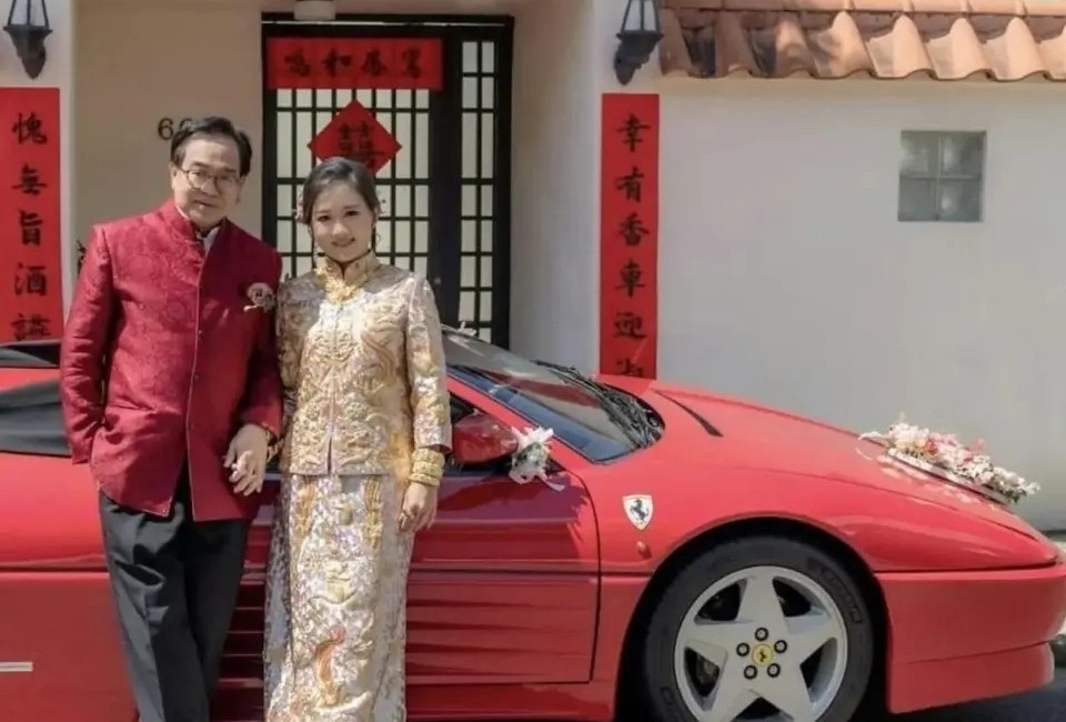 Chú rể U80 lấy vợ kém 41 tuổi, tự lái siêu xe đi rước dâu