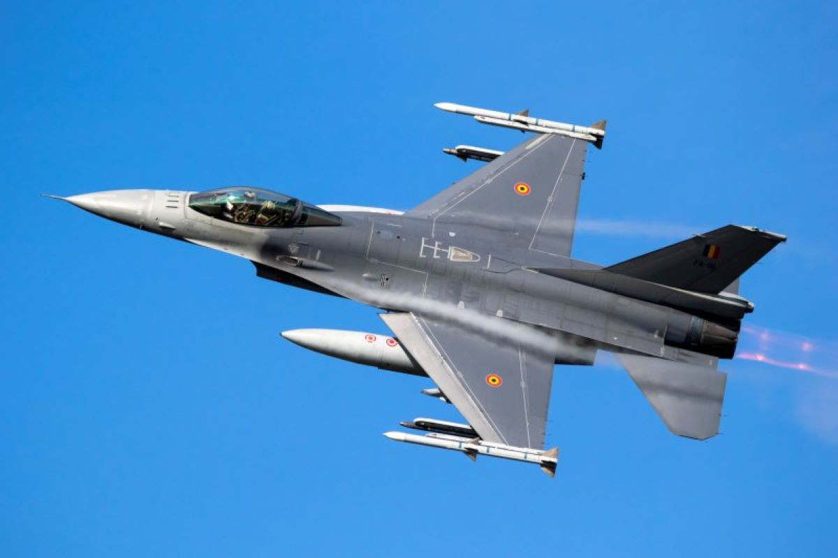 GERAN F 16 1.jpg