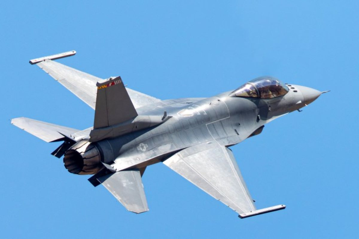 GERAN F 16 2.jpg