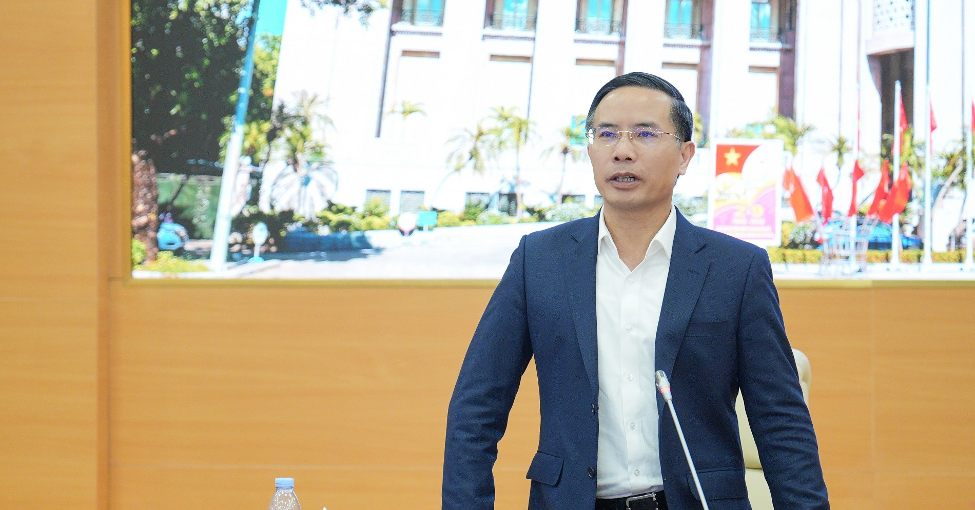 Ngân hàng đồng thuận không đua tăng lãi suất hút tiền, hạ lãi cho vay đến 2%