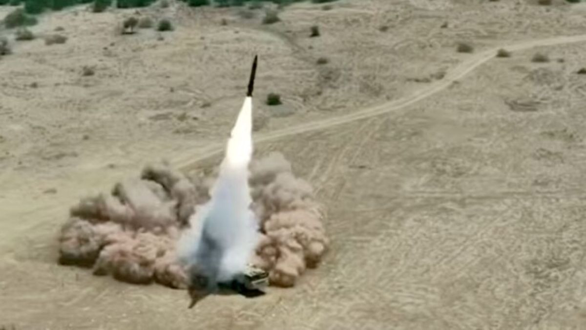 Tên lửa Fatah 2 ER 2.jpg