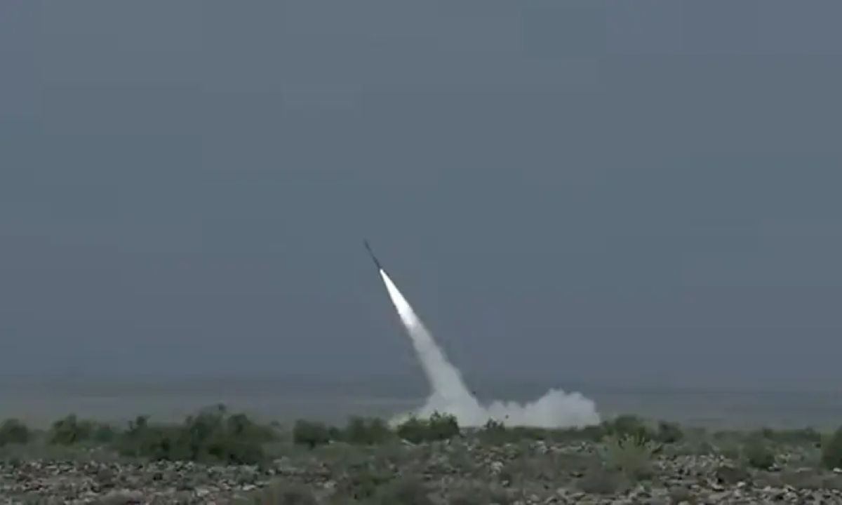 Tên lửa Fatah 2 ER 4.jpg