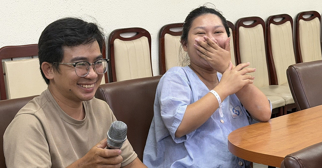 Thai phụ vỡ òa hạnh phúc khi được chồng nói lời yêu thương tại bệnh viện
