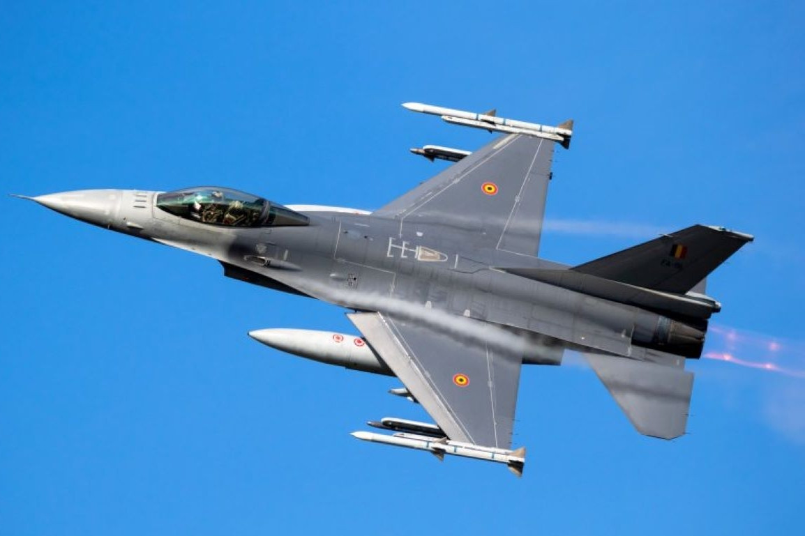 Vì sao tiêm kích F-16 Ukraine thành ‘máy hút bụi’ trước UAV Geran phản lực Nga?