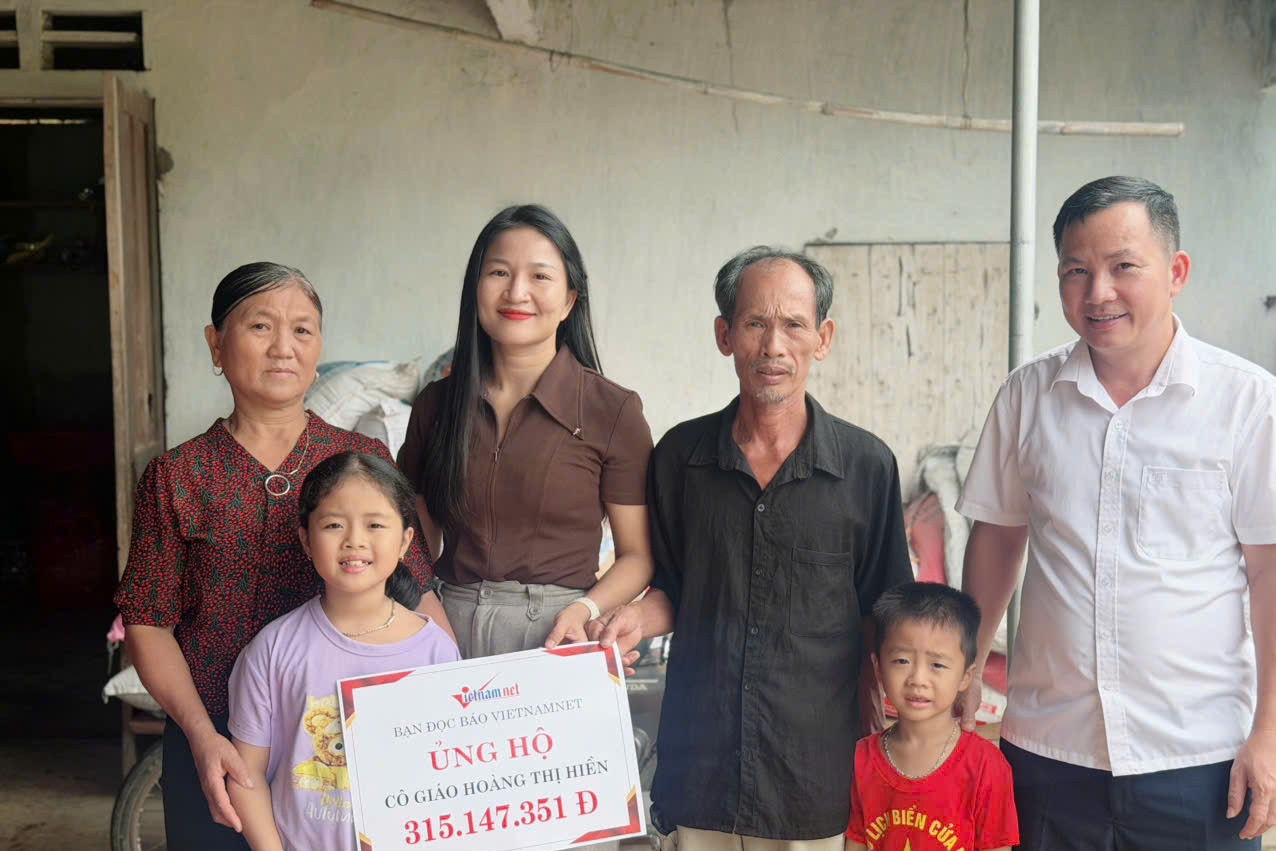 Báo VietNamNet trao thêm hơn 315 triệu đồng tới cô giáo Hoàng Thị Hiền