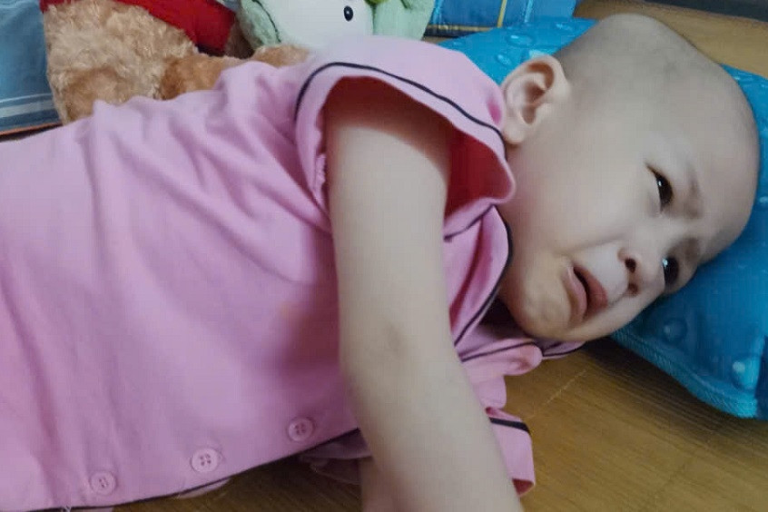 Bé gái mắc ung thư máu từ hơn 2 tuổi, gia đình vay hơn 200 triệu đồng