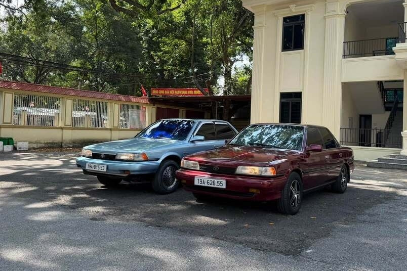 Bộ đôi Toyota Camry đời 1987-1989 được dọn về zin 
