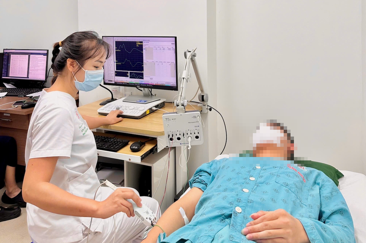Hít 50 quả bóng cười mỗi ngày, nam thanh niên 24 tuổi đối diện hậu quả nặng nề
