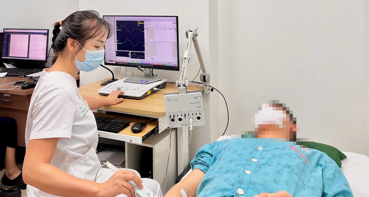 Hít 50 quả bóng cười mỗi ngày, nam thanh niên 24 tuổi đối diện hậu quả nặng nề