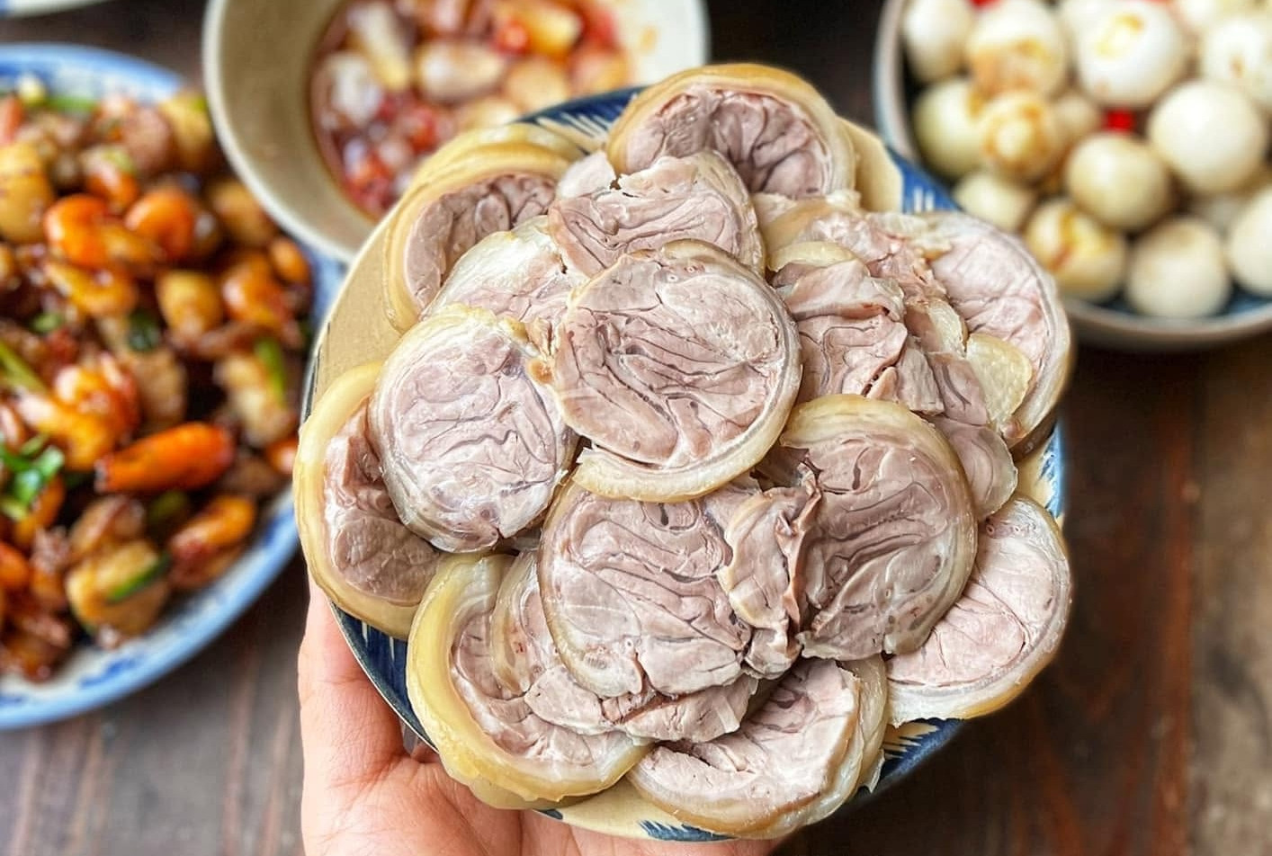 Luộc thịt chân giò bao nhiêu phút thì chín? Cách luộc thịt chân giò ngon