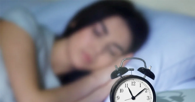 Ngủ đủ 7-8 giờ vì sao người trẻ sáng ra vẫn mệt mỏi?