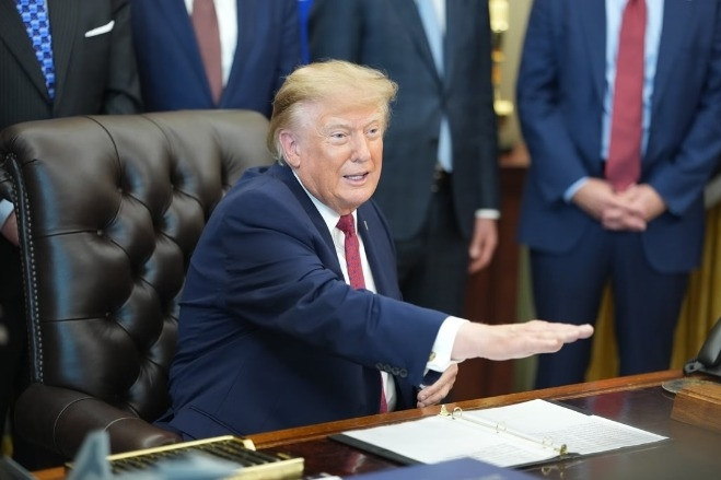 Ông Trump nghi Iran liên quan vụ Flydubai, Mỹ đưa thêm quân tới Trung Đông