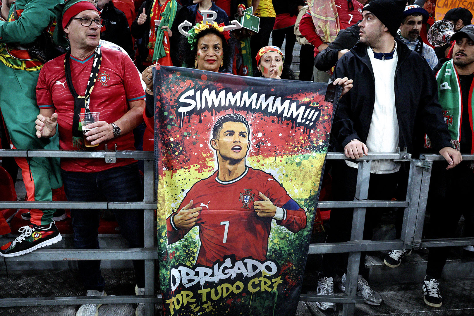 Ronaldo Dan Mach Bo Dao Nha.jpg