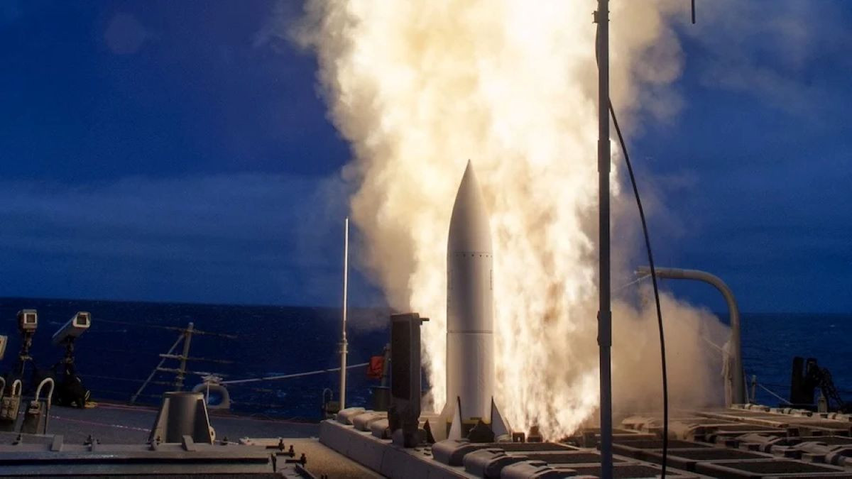 tên lửa SM 6 Standard Missile 6 Mỹ 2.jpg