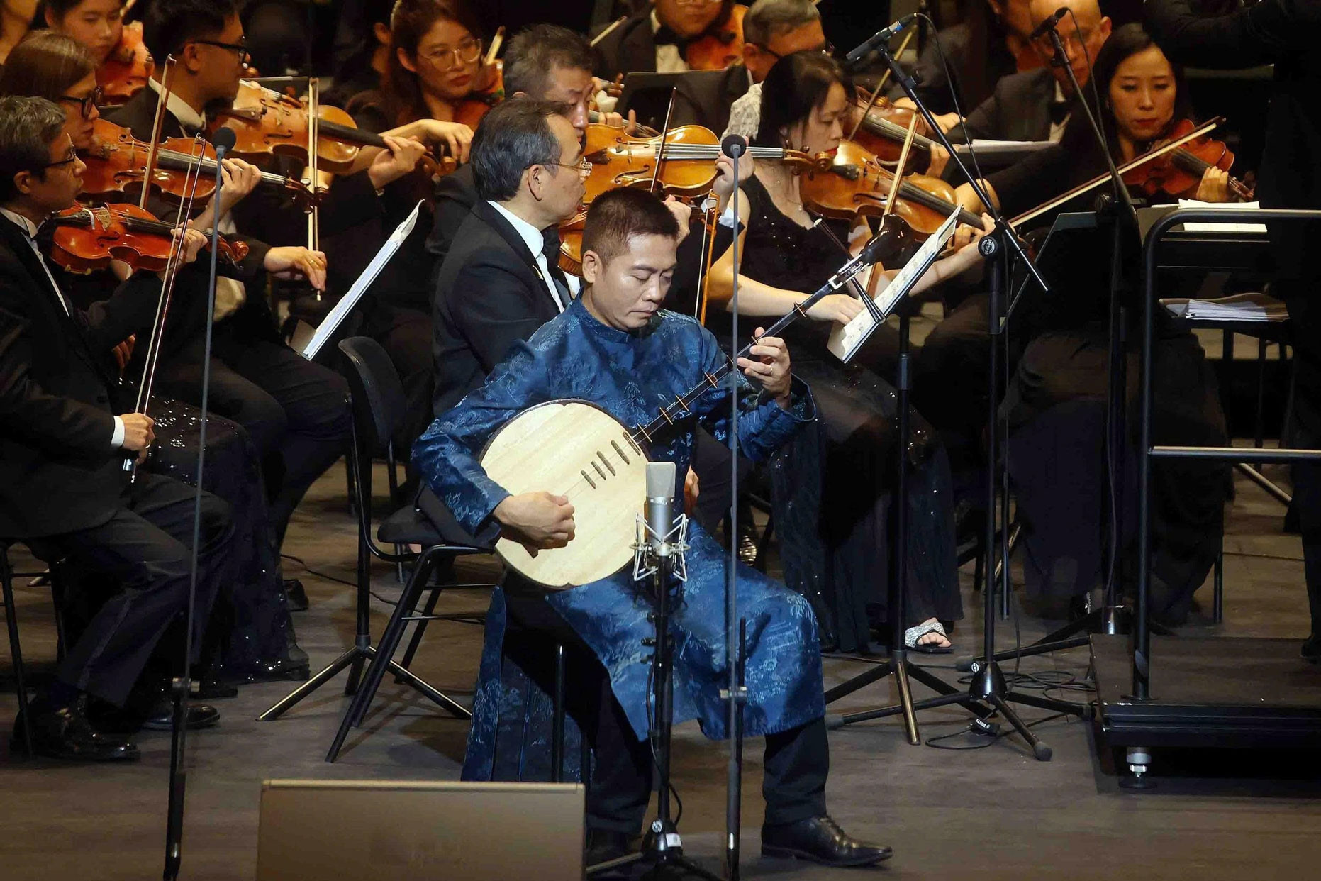 Tiếng đàn nguyệt của NSND Cồ Huy Hùng lay động khán giả