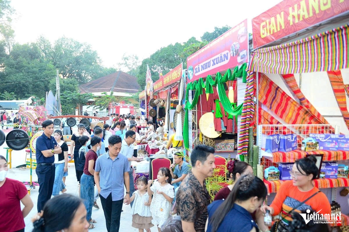 W-a2Đặc sản vùng cao hội tụ ở Lam Kinh.jpg