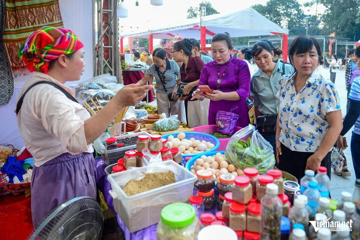 W-a3Đặc sản vùng cao hội tụ ở Lam Kinh.jpg