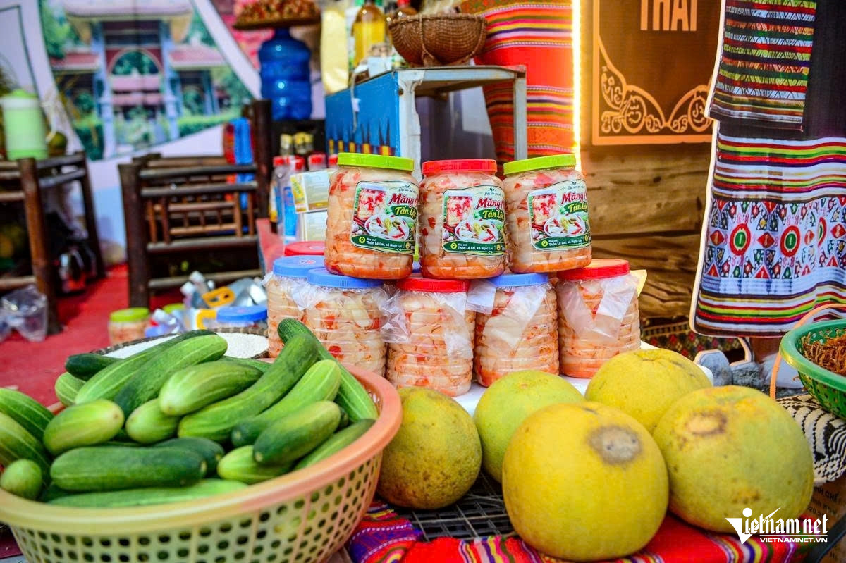 W-a4Đặc sản vùng cao hội tụ ở Lam Kinh.jpg